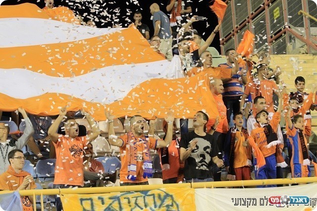 כן יירבו קהלים כאלה בכדורגל. אוהדי ראשל"צ (קובי רוזן)